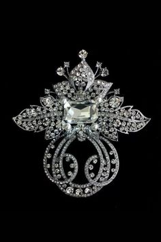 Designer Brooch, Precious Jewelry, Wedding Wear, Victorian Style, Victorian Fashion, Custom Jewelry, Gemstone Jewelry, Gemstones, How To Wear