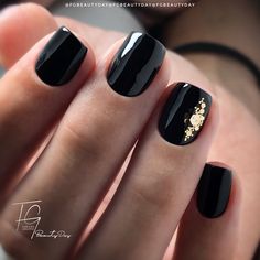 Black Nails With Foil Design, Shellac Nail Designs Black, Nail Design On Black Nails, Short Black Wedding Nails, Biology Nail Art, Simple Black Gel Nails, Short Fall Nails 2023 Gel, Black Shellac Nails Short, Short Black Coffin Nail Ideas