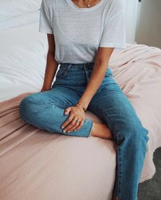 www.keepingupwithsocialmedia.com Millennials Fashion, Outfit Jeans, Jeans Casual, Vintage Grunge, T Shirt And Jeans, Autumn Outfit, Casual Fall Outfits