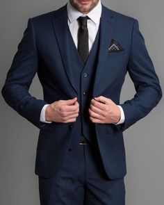 Know which suit colors to prioritize when you are piecing together your collection. Paisley Tuxedo, Blue Tuxedo, Terno Slim, Dark Blue Suit, Designer Suits For Men, Mens Fashion Smart