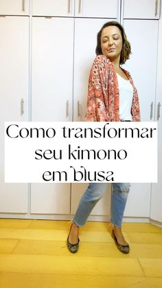 Truque de estilo em 2022 | Lenços fashion, Looks casuais femininos, Dicas de moda feminina How To Wear Kimono Outfit Ideas, How To Cut Sleeves, Kimono And Jeans, Summer Kimono Outfit, Origami Dress, Look Office, Simple Wardrobe