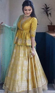 Long Blouse Designs, Indian Outfits Lehenga, Salwar Kamiz, Traditional Indian Outfits, Unique Blouse Designs, Indian Gowns, Indian Bridal Outfits, Designer Dresses Casual, Designer Party Wear Dresses