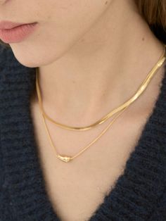 Composition : Silver plated brass, Gold plated brassColor : silver,goldCountry of Origin : China Gold Snake-shaped Metal Necklace, Accessories Jewelry Necklace, Women Accessories Jewelry, Layered Necklaces, Silver Plate, Jewelry Accessories, Gold Plate, Women Accessories, Brass