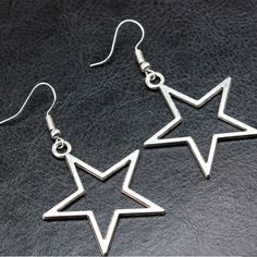 Subtle And Cute. Small Star-Shaped Y2k Earrings. Silver Plated. Drop Size Is 36x33 Mm And Hook Size Is 19x18 Mm Star Jewellery, Y2k Earrings, Star Hoop Earrings, Vintage Gold Earrings, Doll Eye Makeup, Earrings Star, Y2k Jewelry, Jewelry Pins, Star Tattoos