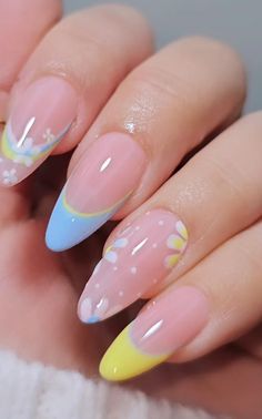 Looking for some flower nail designs? Check out this list of 35+ simple and cute flower nails! Perfect for gel, acrylic, and natural nails. From beautiful French tips to vibrant pink, white, blue, yellow, and green hues, these floral nail designs will add a touch of beauty to your fingertips. Plus: spring nails, summer nails.  (📷 _dreamynails1_ IG) Spring Floral Nails, Basic Baddie Nails, Baddie Nails, Cute Summer Nails, Dotting Tool