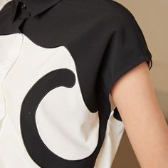 A blouse with a boldly drawn black panther from the neck to the bottom of the chest.
 With a mysterious design, it has a presence that attracts people.
 This is a piece you want to wear on days when you want to make the top the main character and feel special.

 <Size>


 small size






 Length: 59.5cm

 Bust: 94cm




 medium size



 Length: 61cm

 Bust: 98cm




 L size



 Length: 62.5cm

 Bust: 102cm







 <Material>


 polyester










 <model wearing>




 wearing size



 medium Embellished Shorts, Black Leopard, Slim Dresses, Main Character, Feel Special, Feeling Special, Black Panther, Short Sleeve Blouse, Main Characters