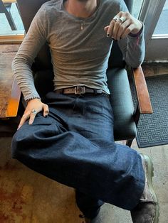 Tight Shirt Baggy Pants, Knit Shirt Outfit, Thermal Outfit, Baggy Pants Outfit, Guys Clothing Styles, Mens Outfit Inspiration, Tomboy Outfits, Thermal Shirt, Winter Fits