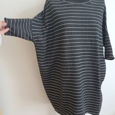 This is a lovely casual dress with stripes pattern. Made of cotton jersey. A bit baloon shaped. A bit bat wings. Oversized style By pull n bear size S Good used condition. No defects Shipping is registered I can combine shipping Casual Oversized Striped Dresses, Love Plus, Pull N Bear, Oversized Style, Bat Wings, Long Maxi Dress, Gray Dress, Floral Print Dress, Mother Day Gifts