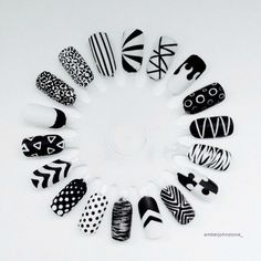 Black Nd White Nail Design, Black White Nail Art Designs, Nail Art Designs Grey Black White, Nail Wheel Design, Nail Art Hitam Putih, Nail Art Designs Black And White, Nail Art White And Black, White Pattern Nails, Art On White Nails