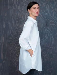 The oversized shirt is based on a classic style but with an oversized fit. It features relaxed shoulders, a traditional shirt collar or standing straight collar, a rear box pleat and side seam pockets. Skill Level : Average Sizes : XS to L or XL to 3XL New, uncut paper pattern Suggested fabrics are light to medium light weight fabrics such as cotton, silk, lawn, linen, crepe de chine or wool crepe. Fabric needed: 140-150 cm fabric width XS 1.8 m / S 1.9 m / M 2.0 m / L 2.1 m / XL 2.2 m / 2XL-3XL Oversized Shirt Pattern, Box Pleated Dress, Standing Straight, Average Body, Merchant And Mills, Modern Sewing Patterns, Shirt Sewing Pattern, Dress Making Patterns, Assembly Line