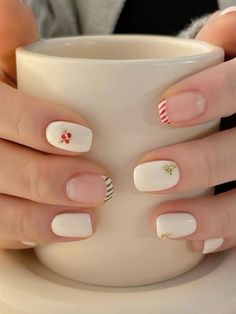 Nails inspo Short Christmas Nails, Unghie Sfumate, Subtle Nails, Christmas Nails Easy, Christmas Gel Nails, Simple Gel Nails, Cute Gel Nails