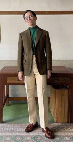 Men Brown Pants Outfit, Gentleman Style Summer, Blazer Men Outfit, Bond Outfits, Mens Plaid Blazer, Plaid Blazer Outfit, Double Breasted Suit Men