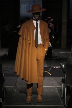 Oteyza, Herbst/Winter 2018, Madrid, Menswear Adrette Outfits, Madrid Fashion, Men Fashion Show, Mens Fashion Inspiration, Male Fashion Trends, African Men Fashion, Mens Fashion Suits, Male Fashion, Designer Clothes For Men