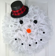 a snowman wreath with a top hat on it