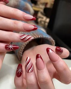 40+ Christmas Nail Art Designs for Short and Medium Nails - HubPages Nail Art Vermelho, Maroon Nail Designs, Red Nail Art Designs, Kutek Disney, Red Acrylic Nails, Christmas Nails Easy, Winter Nails Acrylic, Christmas Gel Nails, Nagel Tips