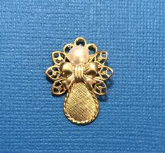 "This little beauty is available in four finishes. Bright gold, bright silver, antique gold, and antique silver with a contrasting bow with a pearl head. Size: 1 1/8\"x 3/4\"" Gold Jewelry With Decorative Bow For Wedding, Elegant Gold Metal Brooches, Elegant Gold Brooches With Ribbon, Elegant Gold Brooches For Festive Occasions, Gold Bow Brooch For Wedding, Gold Brooch With Bow For Wedding, Vintage Gold Jewelry With Decorative Bow, Angel Pin, Pocket Token