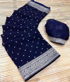 Simple Saree Blouse Designs, Pandora Bracelet Designs, Basic Mehndi, Block Print Saree, Wedding Saree Collection, Print Saree, Basic Mehndi Designs