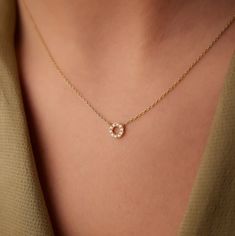 Simple Gold Pendent Designs Small, Small Pendents Design, Small Pendent Designs Gold, Small Chains Gold, Pendent Set Gold, Small Diamond Pendant, Pendent Design, Minimalist Diamond Necklace, Simple Choker Necklace