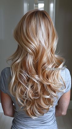 Dimensional Beauty: Stunning Blonde Hair with Lowlights Ideas Blonde Hair With Copper Lowlights, Dimensional Hair Color, Blonde Hair With Lowlights, Caramel Blonde Hair, Copper Blonde Hair, Fall Blonde Hair Color, Honey Blonde Hair Color, Hair With Lowlights, Fall Blonde Hair