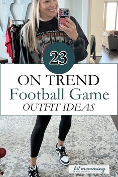 Get ready for game day with stylish football game outfit ideas tailored for women. Whether you’re tailgating or watching from the stands, these sporty fashion looks are perfect for expressing your love of women’s fashion while staying comfy and chic. Football Sunday Outfit, Football Game Outfits For Women, Cute Football Outfit, Football Game Outfit Fall, Game Outfits For Women, Football Game Attire, Fall Football Outfit, Football Mom Outfit, Football Game Outfits