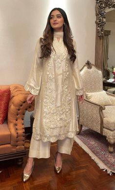 Fancy Suit, Pakistani Fashion Casual, Pakistani Wedding Outfits, Desi Fashion Casual, Pakistani Dresses Casual, Pakistani Fancy Dresses, Beautiful Pakistani Dresses, Salwar Kamiz