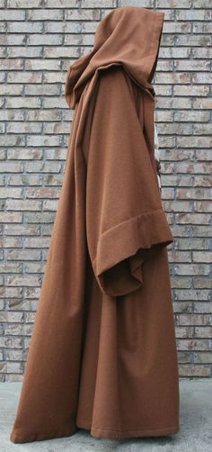 jedi robe pattern and tutorial, possibly not only the easiest but most screen accurate http://www.rebellegion.com/forum/viewtopic.php?t=36267 Jedi Robe Pattern, Parade Puppets, Couture Halloween, Medieval Magic, Disfraz Star Wars, Jedi Robe, Jedi Cosplay, Jedi Costume, Costume Carnaval