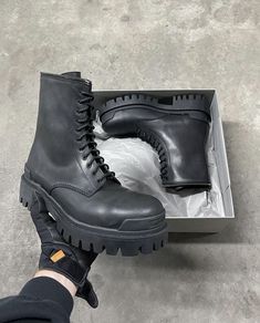 Boots Aesthetic, Celestial Style, Cute Mixed Babies, All Black Shoes, Shoe Bags, Winter Shoes, Dr. Martens Boots