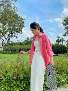 #fashion#outfits#luxury#style#casual#pink Seoul Summer Outfits, Tita Vibes Outfit, College Outfits Summer, Simple Casual Outfits, Look Rose, Western Wear Outfits, Korean Casual Outfits