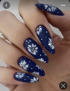 Blue Floral Nail Art, Classic Acrylic Nail Designs, Most Popular Nail Designs 2023, Pretty Matte Nails, Dark Blue Floral Nails, Dark Summer Nail Designs, Navy Blue Nails With Flowers, Navy Blue Nail Art Designs, Matte Navy Blue Nails Design