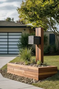 Modern Mailbox Diy, Mailbox Flower Bed Ideas, Mailbox Flower Bed, Creative Mailbox, Mailbox Flowers, Mailbox Garden