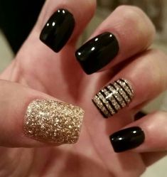 50+ Lovely Glitter Nail Designs Black And Gold Nails, Gold Nail, New Year's Nails, Cute Nail Designs, Gel Nail Art, Nail Polishes