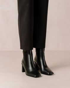 Black Ankle Boots Heeled, Basic Heels To Have, Black Boots With Heels, Must Have Shoes, نظارات شمسية, Sustainable Leather, Heel Boot, Block Heel Ankle Boots, Total Black