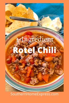 bowl of Ro-tel chili with a side of chips and sour cream Rotel Chili Recipe, Chili Beans Recipe, Rotel Chili, Rotel Recipes, Slow Cooker Ground Beef, Chili Beans, Homemade Soup Recipe