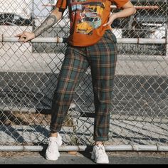 Chain Detail Plaid Pants Bundle With Top Estilo Indie, Pastel Outfit, Tee Outfit, Plaid Pants, Look Vintage, Edgy Outfits, Casual Tee, Printed Pants, Grunge Outfits