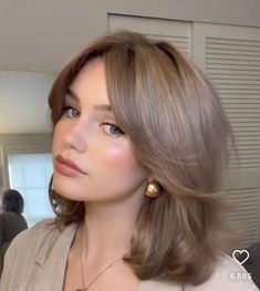 Past The Shoulder Length Hair, Short 90s Haircut With Bangs, 90s Shoulder Length Hair, Fizzy Hair, Hair Streaks, Hair Inspiration Short, Short Waves, Haircuts Straight Hair, Short Hair Haircuts