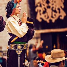 Tibetan Aesthetic, Nirvana Dress, Tribes Of The World, Tibetan Culture, Wild Girl, Asian History, History Fashion