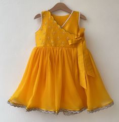 Crochet Baby Girls, Crochet Baby Frock, Baby Frock Design, Girls Frocks, Frocks For Kids, Mango Yellow