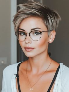 Modern Pixie Haircut, High Ponytail Styles, Hair Undercut, Haircut Short, Hair Thinning, Spring Hair Color