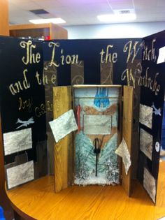 the lion, the witch and the wardrobe is made out of cardboard with construction paper