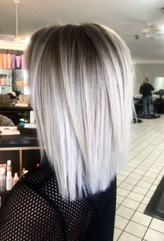 Blonde Hair With Roots, Platinum Blonde Hair Color, Silver Blonde Hair, Gorgeous Hair Color, Silver Blonde, Blonde Hair Inspiration, Platinum Blonde Hair, Hair Color And Cut