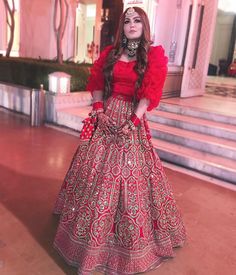 Simple Lehenga, Designer Bridal Lehenga, Bridal Lehenga Red, Gaun Fashion, Indian Bridal Dress, Indian Gowns Dresses, Indian Bridal Wear, Indian Gowns