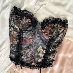 Aesthetic Corset, Floral Bustier, Floral Aesthetic, Corset Fashion, Princess Outfits, Kpop Outfits, Black Outfit, Diy Clothes, Beautiful Outfits