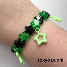 Punk Green Stars Charm Bracelet Made to fit up to a 6.5 to 7 inch. It can be custom sized! Please message me if you have any questions! Black And Green Emo Outfit, Idea For Bracelet, Green Bracelet Ideas, Ideas For Bracelets, Scene Bracelets, Bracelets Kandi