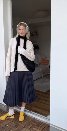 Cool Girl Outfits, New York Outfits, Color Inspo, Winter Fits, Scandi Style, Hijab Outfit, Autumn Inspiration, College Outfits