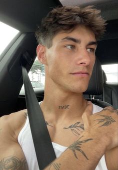 Middle Part Hairstyles Men, Taper Fade Short Hair, Mens Haircuts Straight Hair, Haircut Selfie, Photo Hijab, Middle Part Hairstyles, Straight Hair Cuts