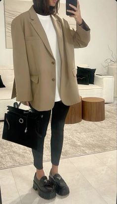 В канале рассказываю, как продвигать блоги в 2024 ➡️ жми на фото Frankie Shop Blazer Outfit, The Frankie Shop Blazer, Blazer Office Outfit, Frankie Shop Blazer, The Frankie Shop, Frankie Shop, Neue Outfits, Trendy Fashion Outfits, Business Outfit