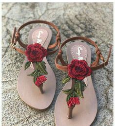 sandalias flat muy mi estilo boho-romantic Vintage Inspiration, Shoe Closet, Crazy Shoes, On The Ground, Shoe Obsession, Shoe Lover, Shoe Game, Beautiful Shoes, Cute Shoes