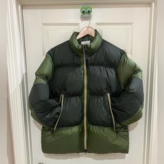 New Nike Sportswear Therma-Fit Repel Puffer Green Jacket Nwt Men’s New 100% Authentic No Trades!!! Check Out The Pictures, These Are The Exact You Will Be Receiving!!! " Any Questions Please Ask " Fast Shipping **Reasonable Offers Considered*** Nike Functional Winter Windbreaker, Sporty Puffer Outerwear For Outdoor Activities, Nike Functional Outerwear For Hiking, Nike Functional Outdoor Outerwear, Nike Windproof Outerwear For Outdoor, Nike Functional Nylon Outerwear, Nike Techwear Outerwear For Hiking, Functional Green Puffer Jacket, Functional Track Jacket For Winter