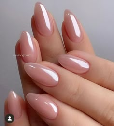 50 Irresistible Short Almond Nails To Glam You Up Instantly - Woman & Lifestyle Minimalist Nail, Oval Nails, Pink Nail, Neutral Nails, Nature Tattoos, Prom Nails, Classy Nails, Chic Nails, Short Acrylic Nails