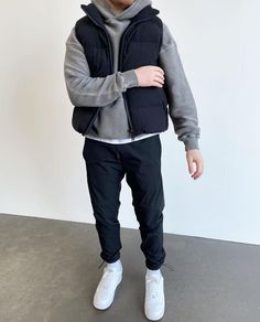 Winter Outfit Ideas For Men, Mens Dressy Casual Outfit Winter, Minimal Winter Outfit Men, Mens Autumn Style, Men’s Casual Outfits Winter, Mens Rainy Day Outfit Casual, Men’s Sweats Outfit, Mens Winter Outfits 2024, Men’s Causal Outfits